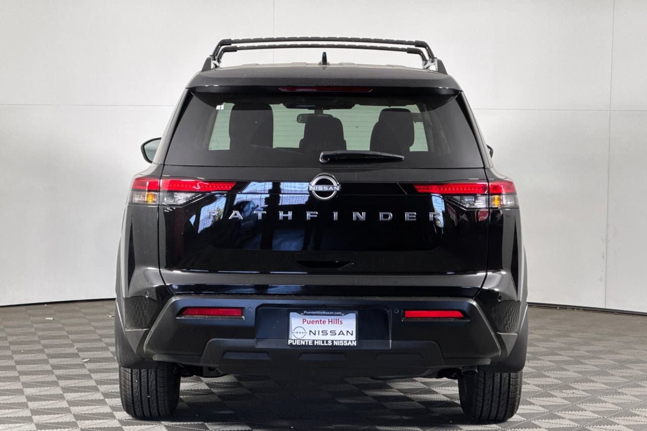 2026 Nissan Pathfinder SV 4