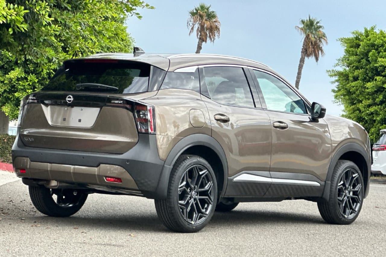 2027 Nissan Kicks SR 4
