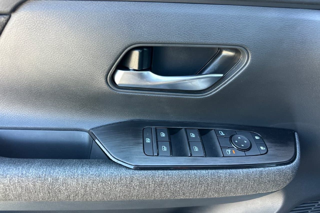 2027 Nissan Kicks SV 8