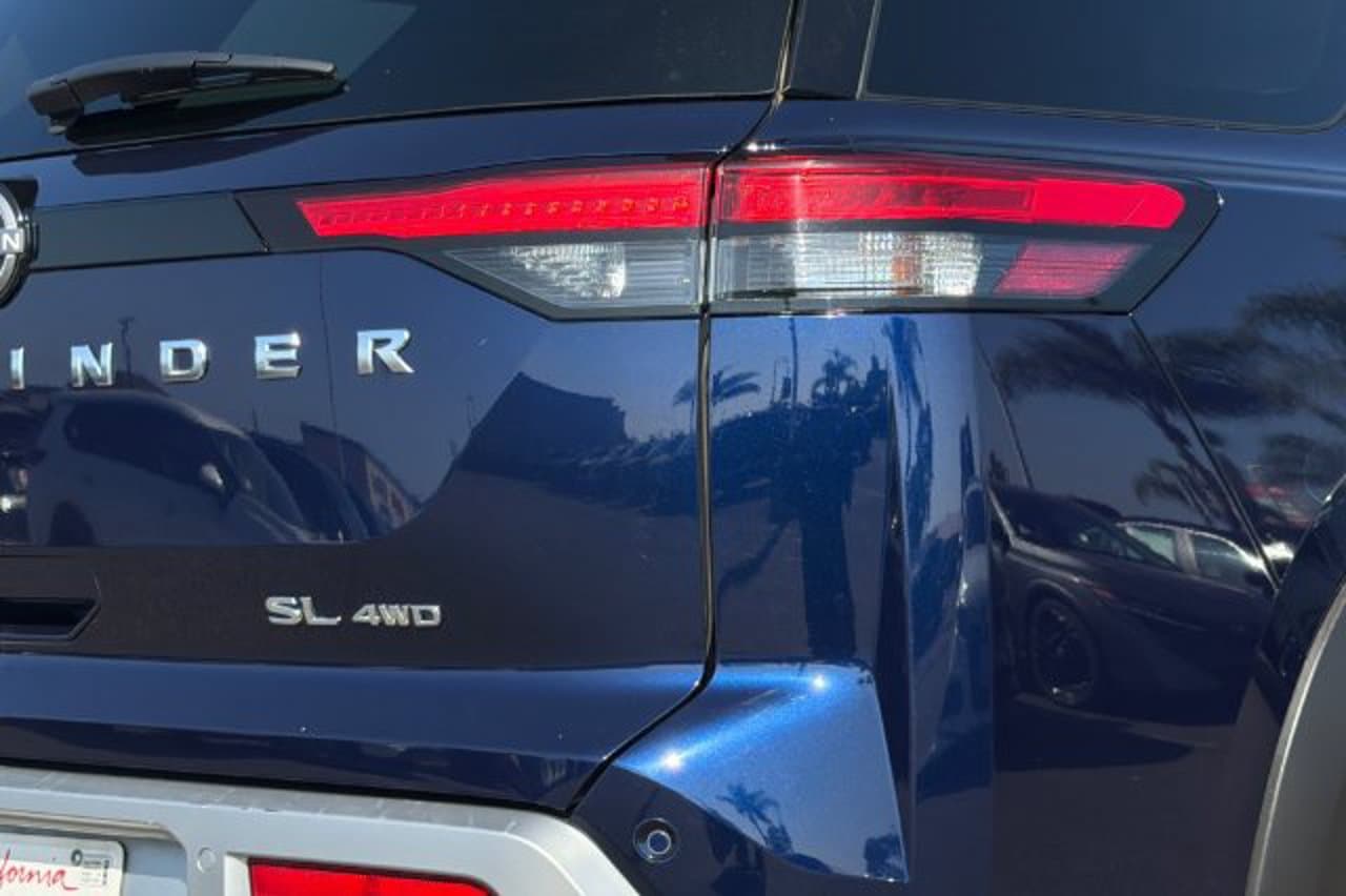 2025 Nissan Pathfinder SL 26