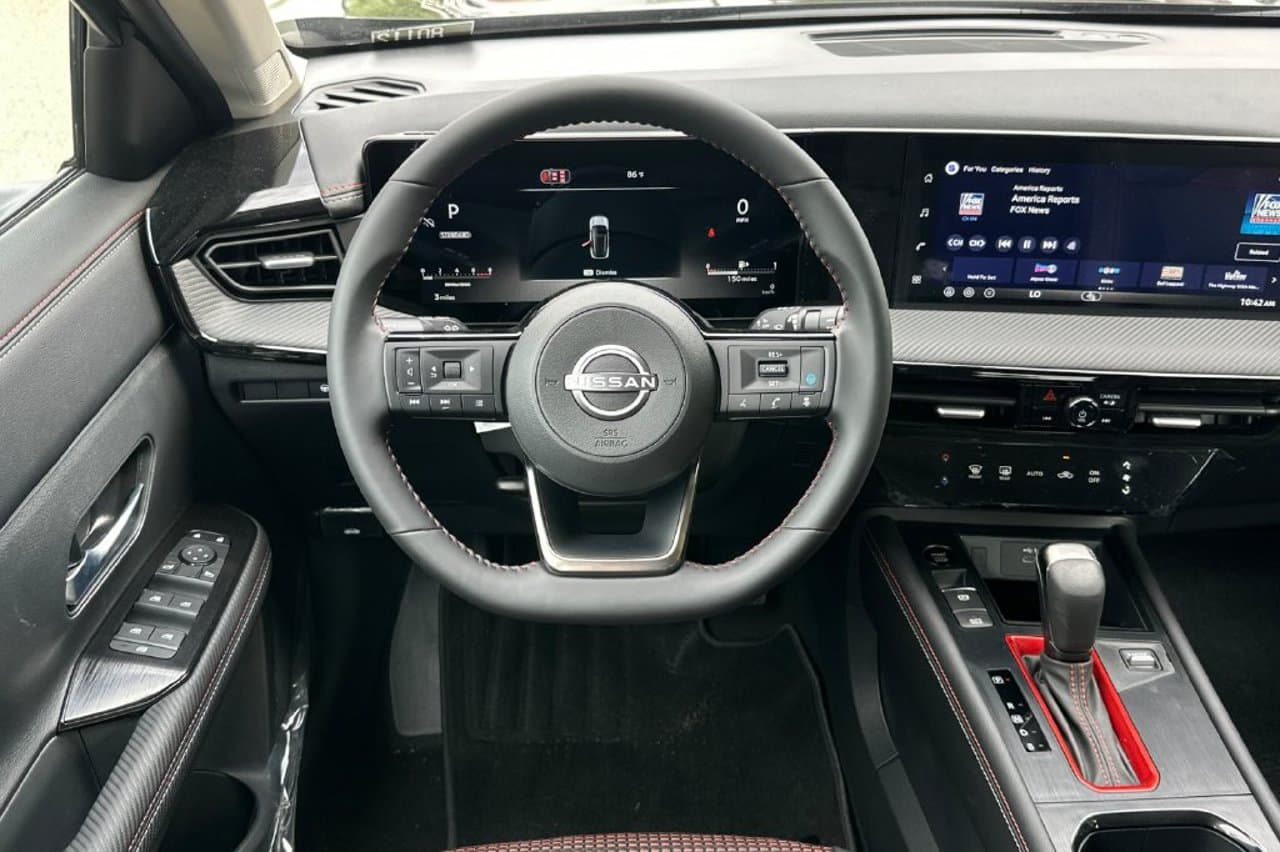 2027 Nissan Kicks SR 12