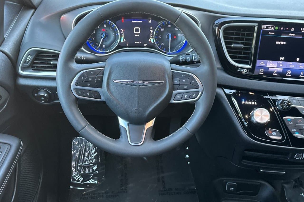 2025 Chrysler Pacifica Select 11