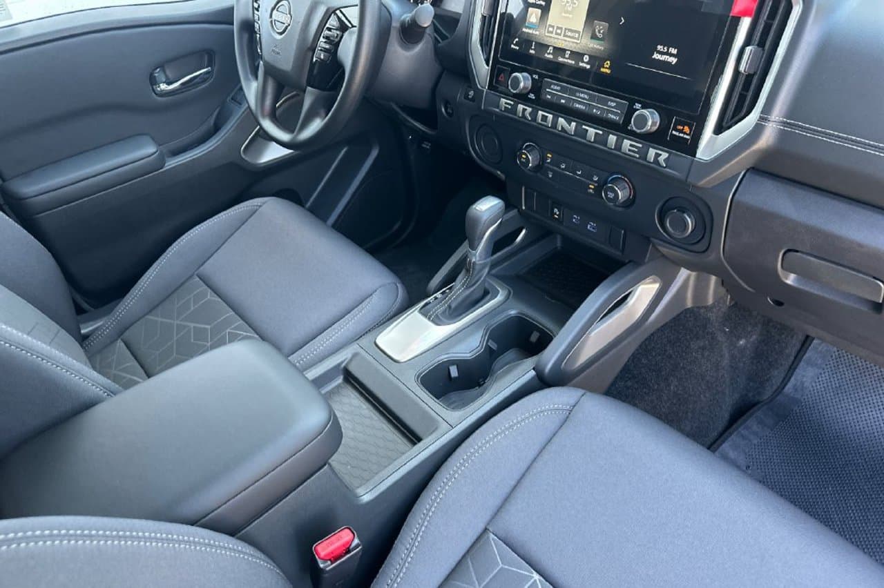 2027 Nissan Frontier SV 13