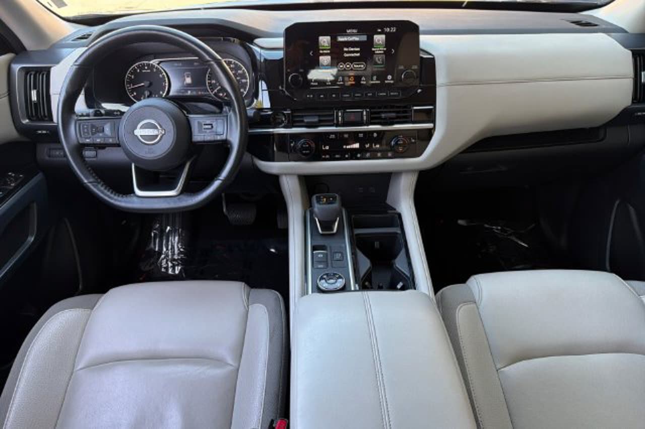 2025 Nissan Pathfinder SL 11