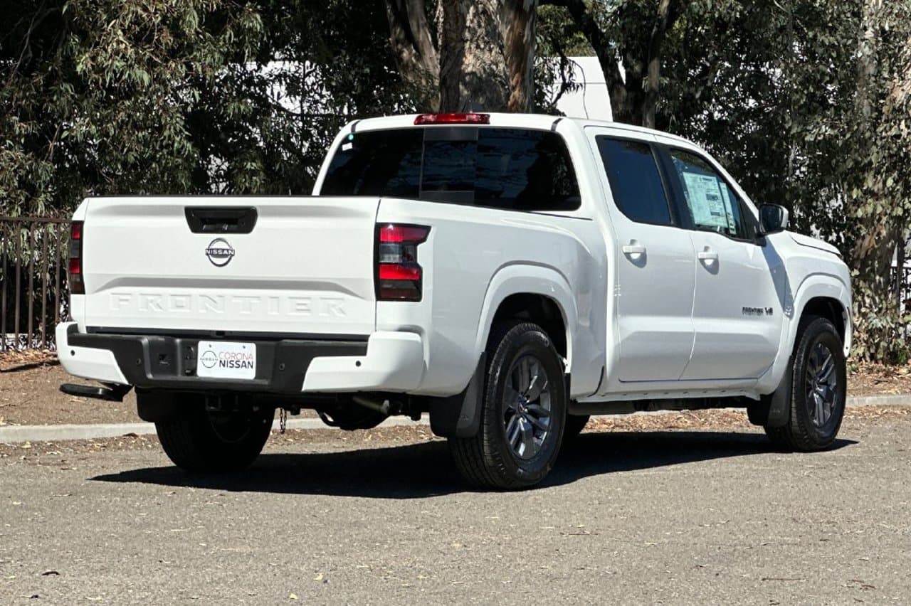 2027 Nissan Frontier SV 4