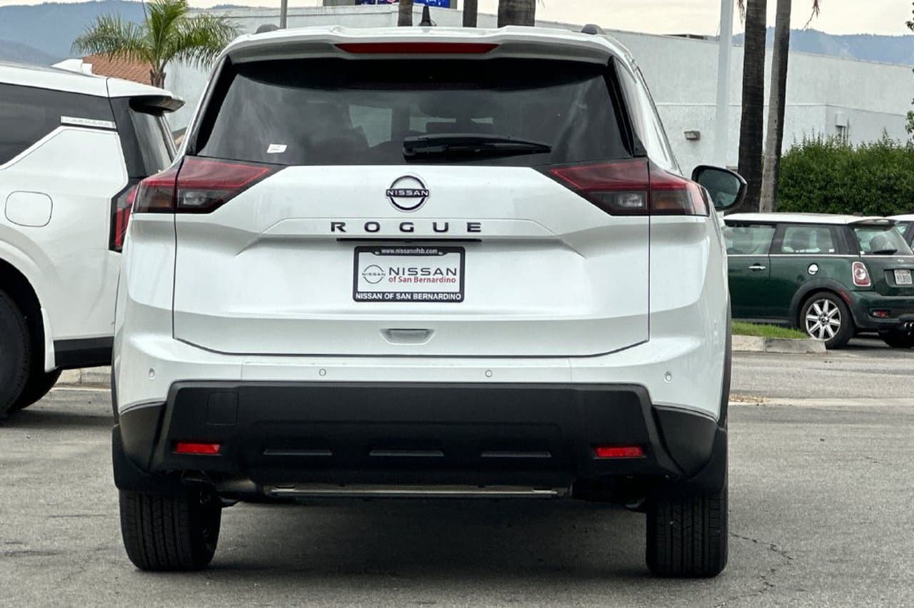 2026 Nissan Rogue Dark Armor 13