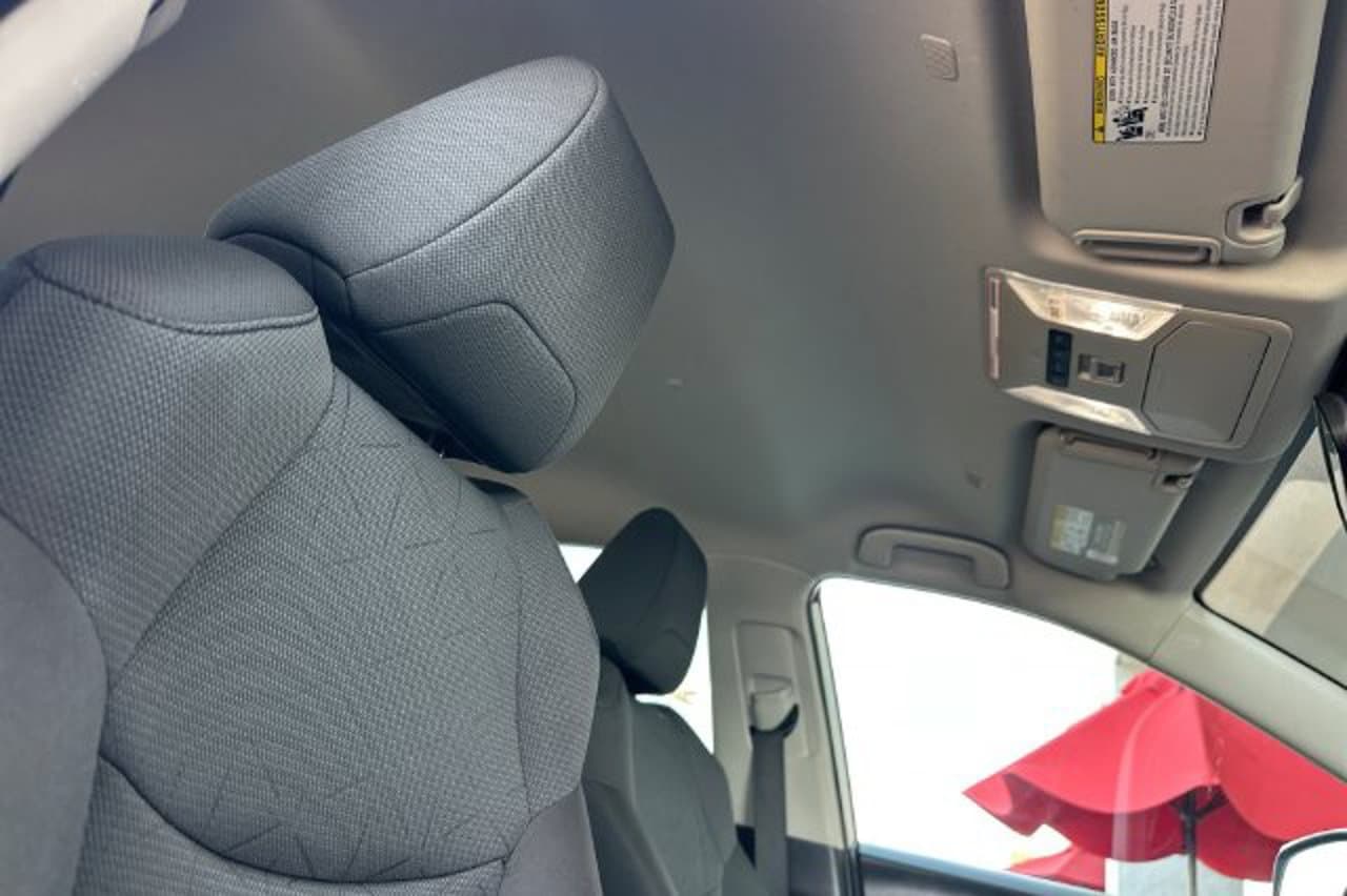 2024 Toyota RAV4 XLE 15