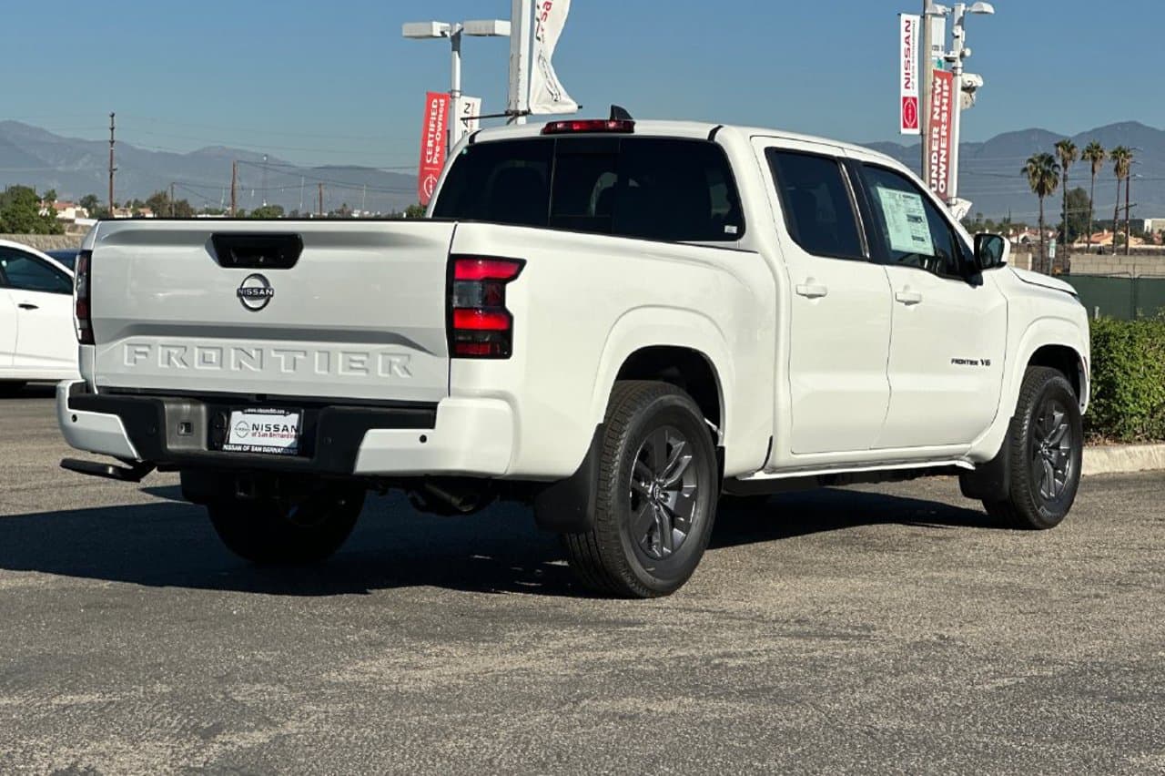 2027 Nissan Frontier SV 3