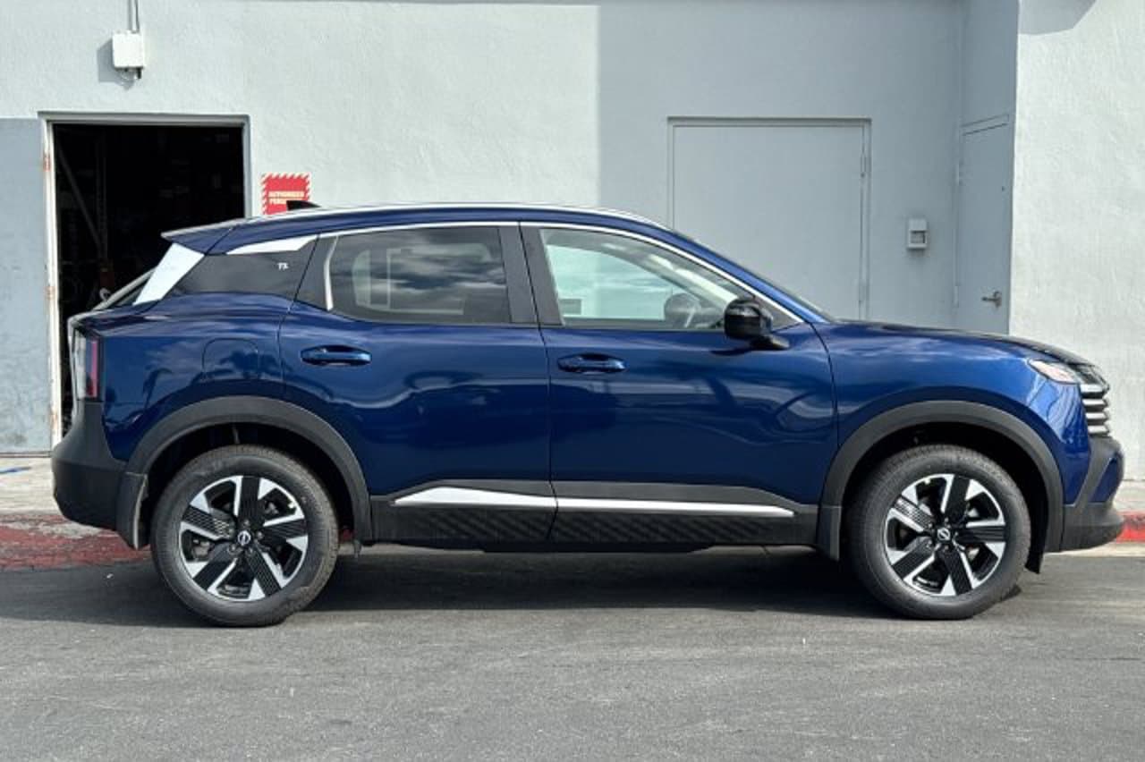2027 Nissan Kicks SV 2