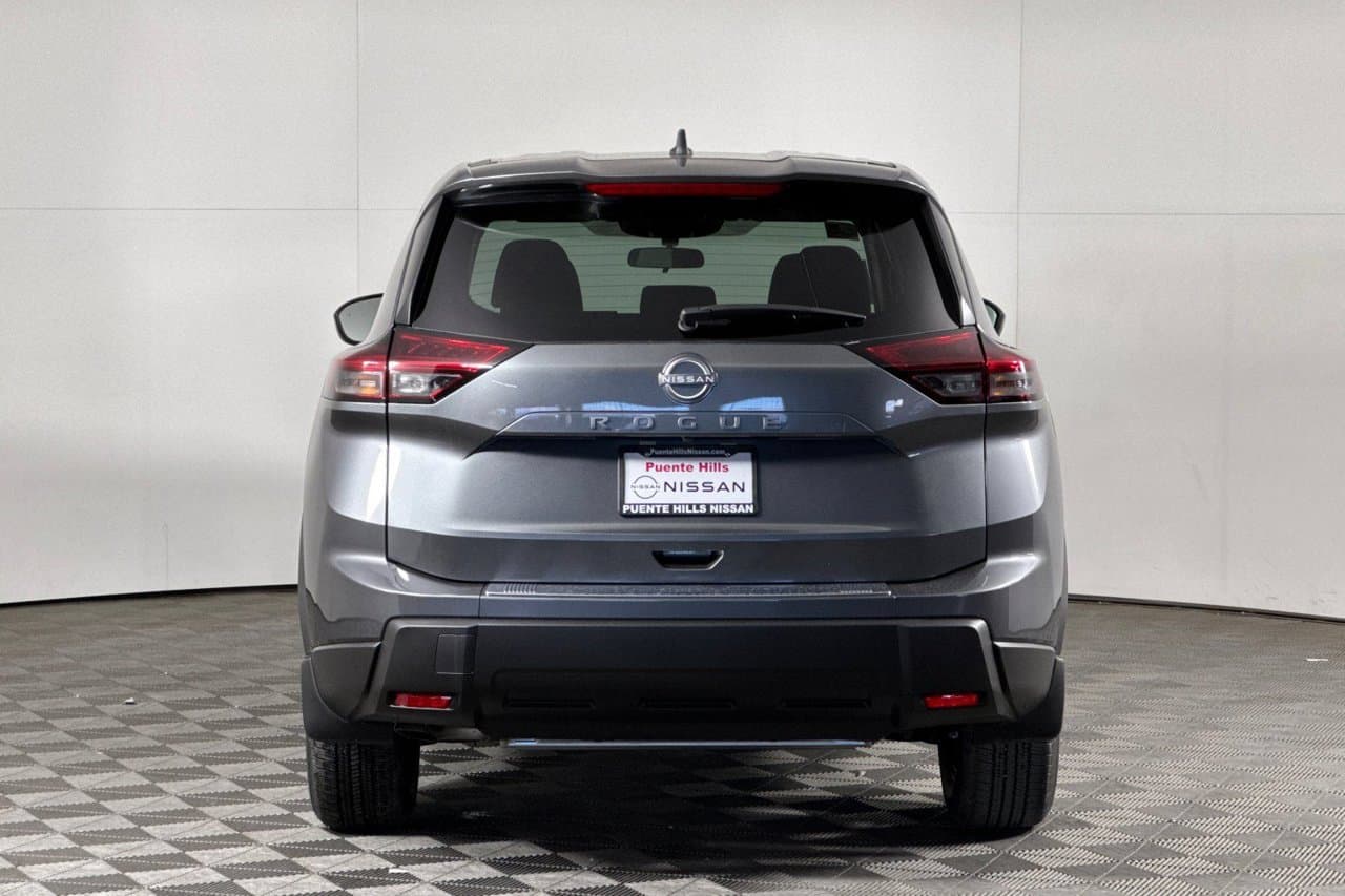 2026 Nissan Rogue SV 4