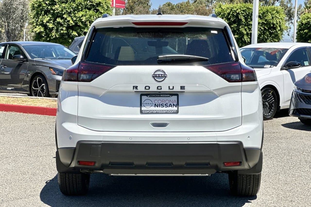 2026 Nissan Rogue Dark Armor 5