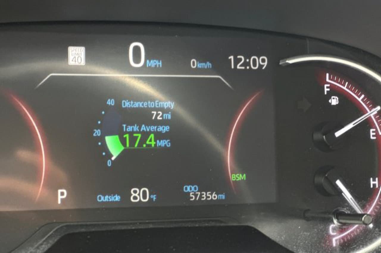 2024 Toyota RAV4 XLE 23