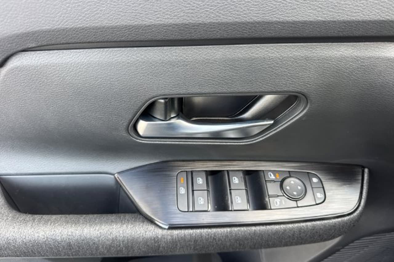 2027 Nissan Kicks SV 8
