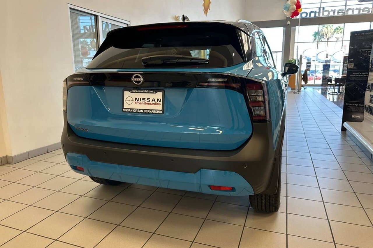 2027 Nissan Kicks SR 4