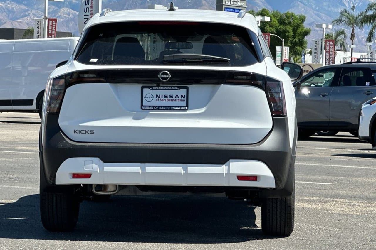 2027 Nissan Kicks SV 4