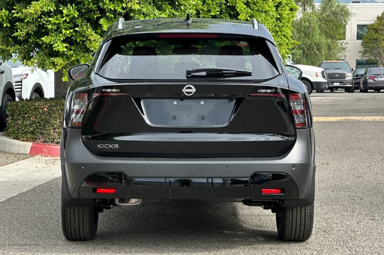 2027 Nissan Kicks SR 5