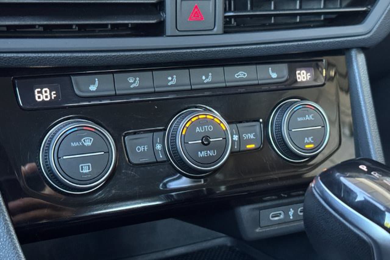 2024 Volkswagen Jetta SE 17