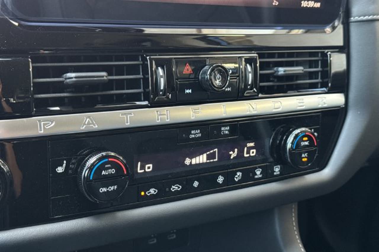 2026 Nissan Pathfinder SV 18