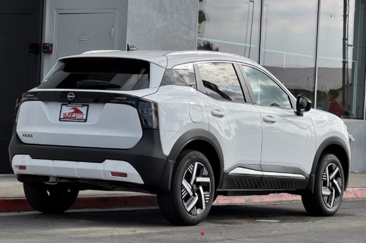 2027 Nissan Kicks SV 3