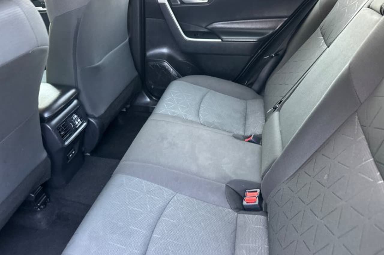 2024 Toyota RAV4 XLE 10