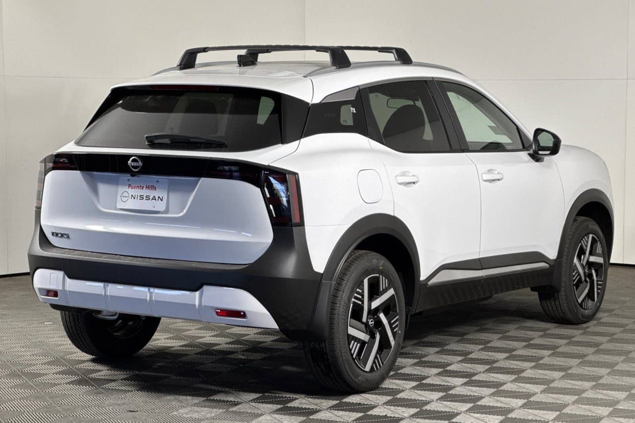 2027 Nissan Kicks SV 3