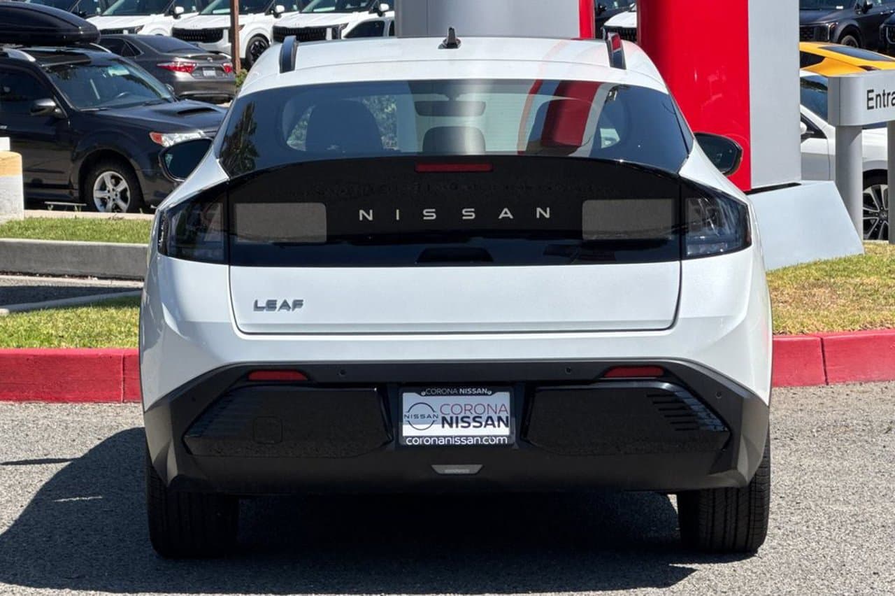 2026 Nissan LEAF PLATINUM+ 5