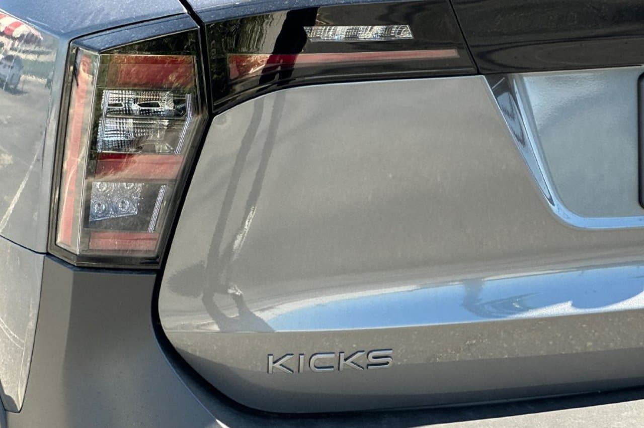2027 Nissan Kicks SV 21