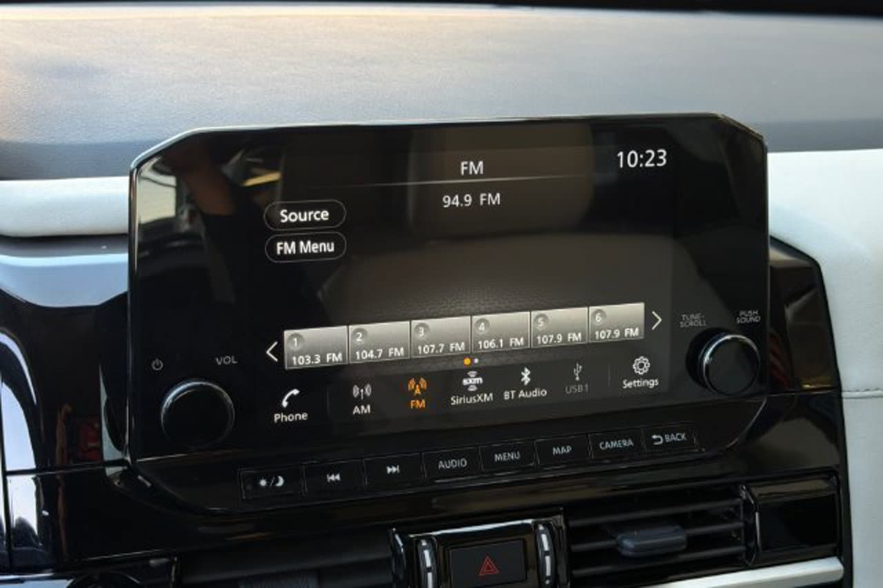 2025 Nissan Pathfinder SL 17