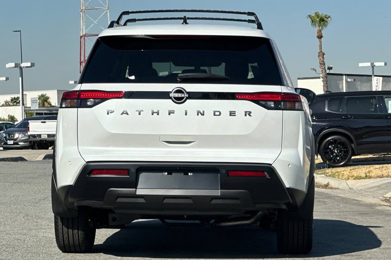 2026 Nissan Pathfinder SV 4