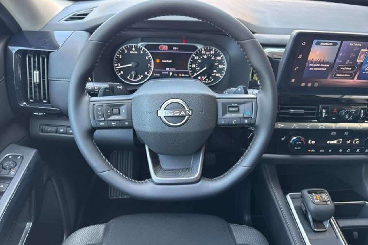 2026 Nissan Pathfinder SV 11