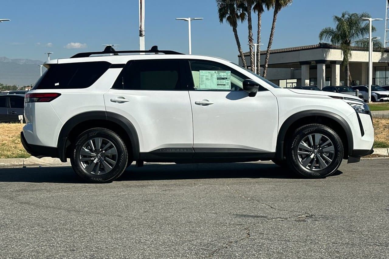2026 Nissan Pathfinder SV 2