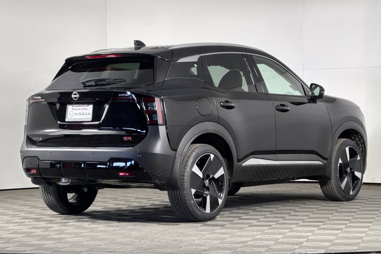 2026 Nissan Kicks SR 3