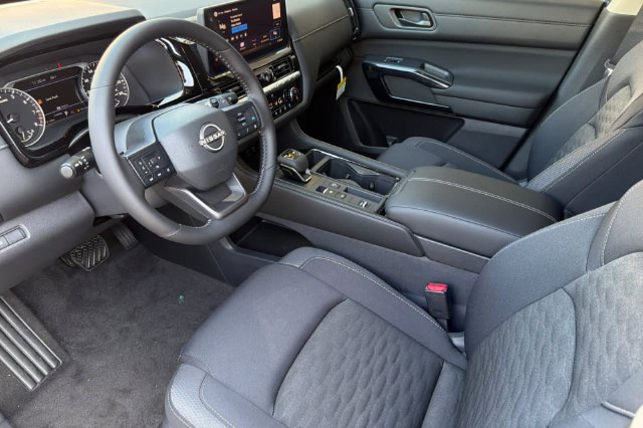2026 Nissan Pathfinder SV 7