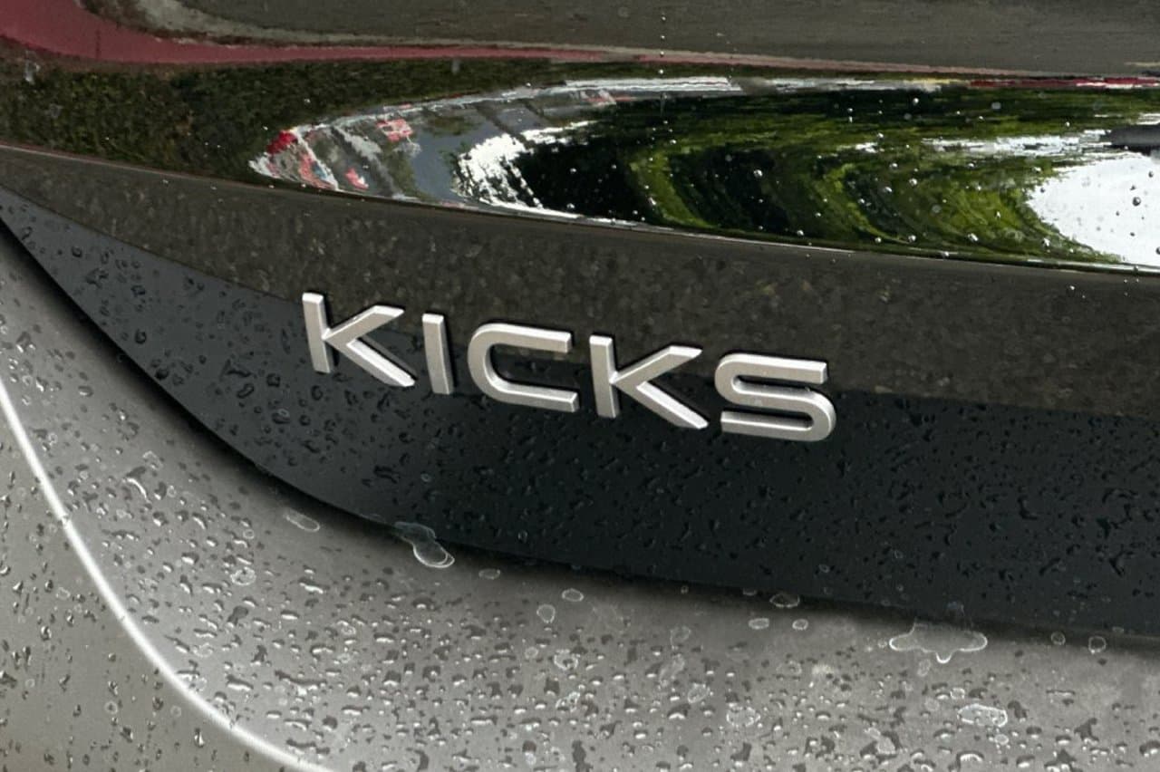 2027 Nissan Kicks SV 23