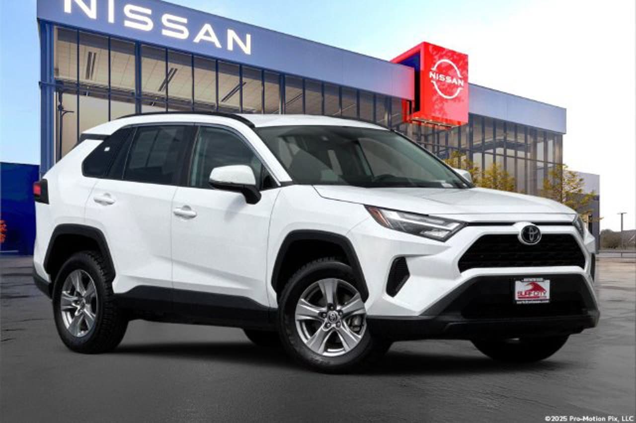 2024 Toyota RAV4 XLE 2