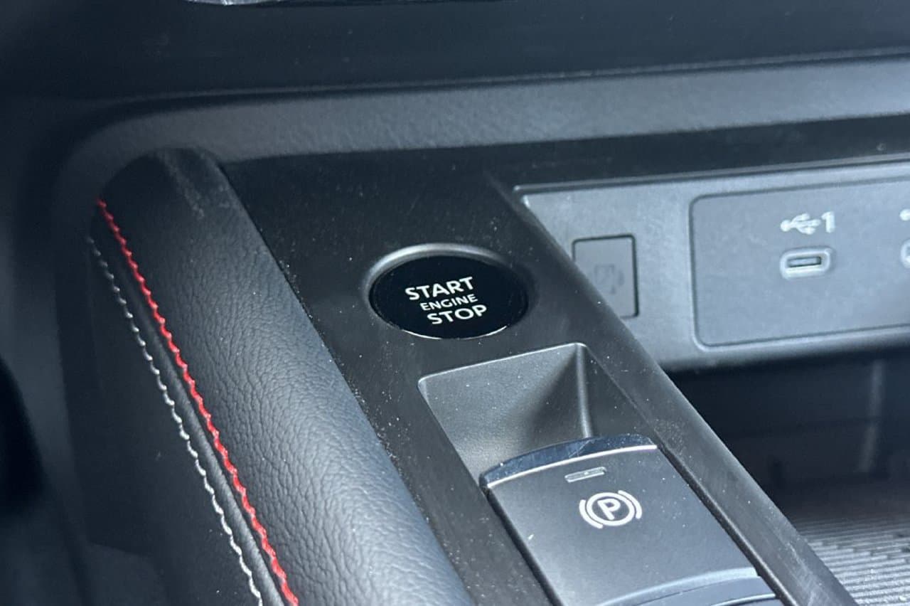 2026 Nissan Kicks SR 19