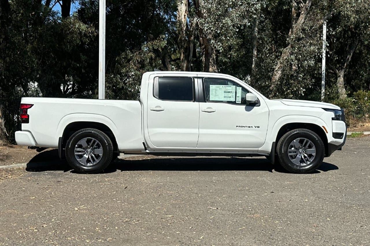 2027 Nissan Frontier SV 3