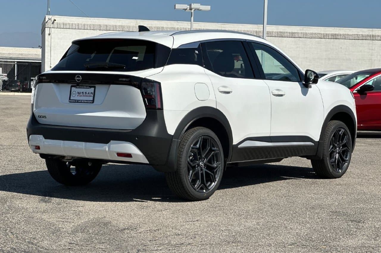2027 Nissan Kicks SR 3