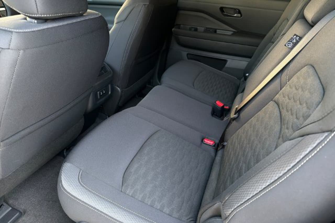 2026 Nissan Pathfinder SV 9