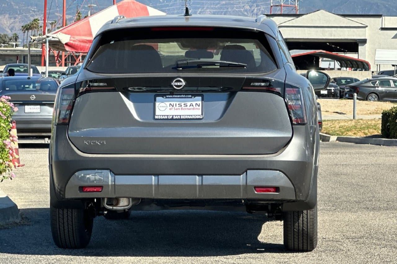 2027 Nissan Kicks SV 4