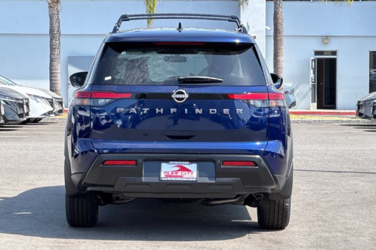 2026 Nissan Pathfinder SV 4
