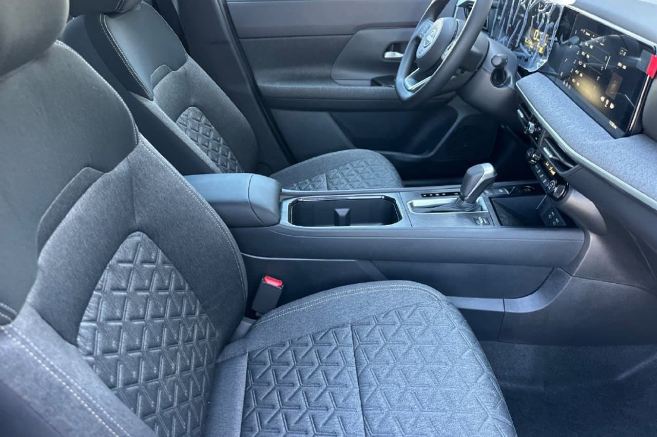 2027 Nissan Kicks SV 13