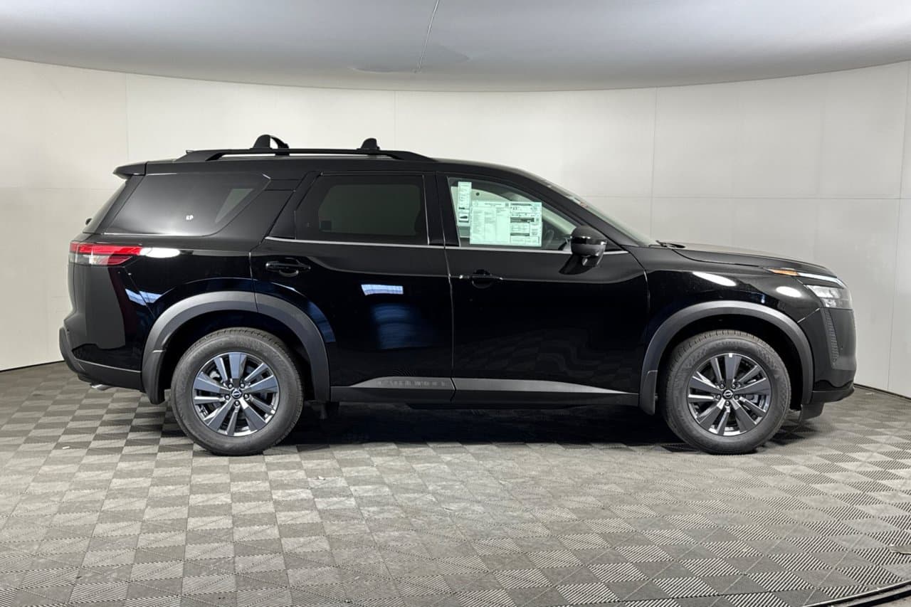 2026 Nissan Pathfinder SV 2