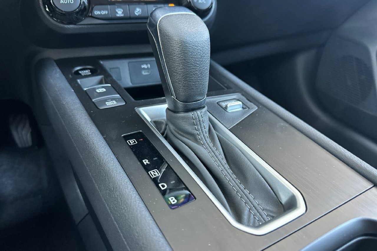 2026 Nissan Kicks SV 18