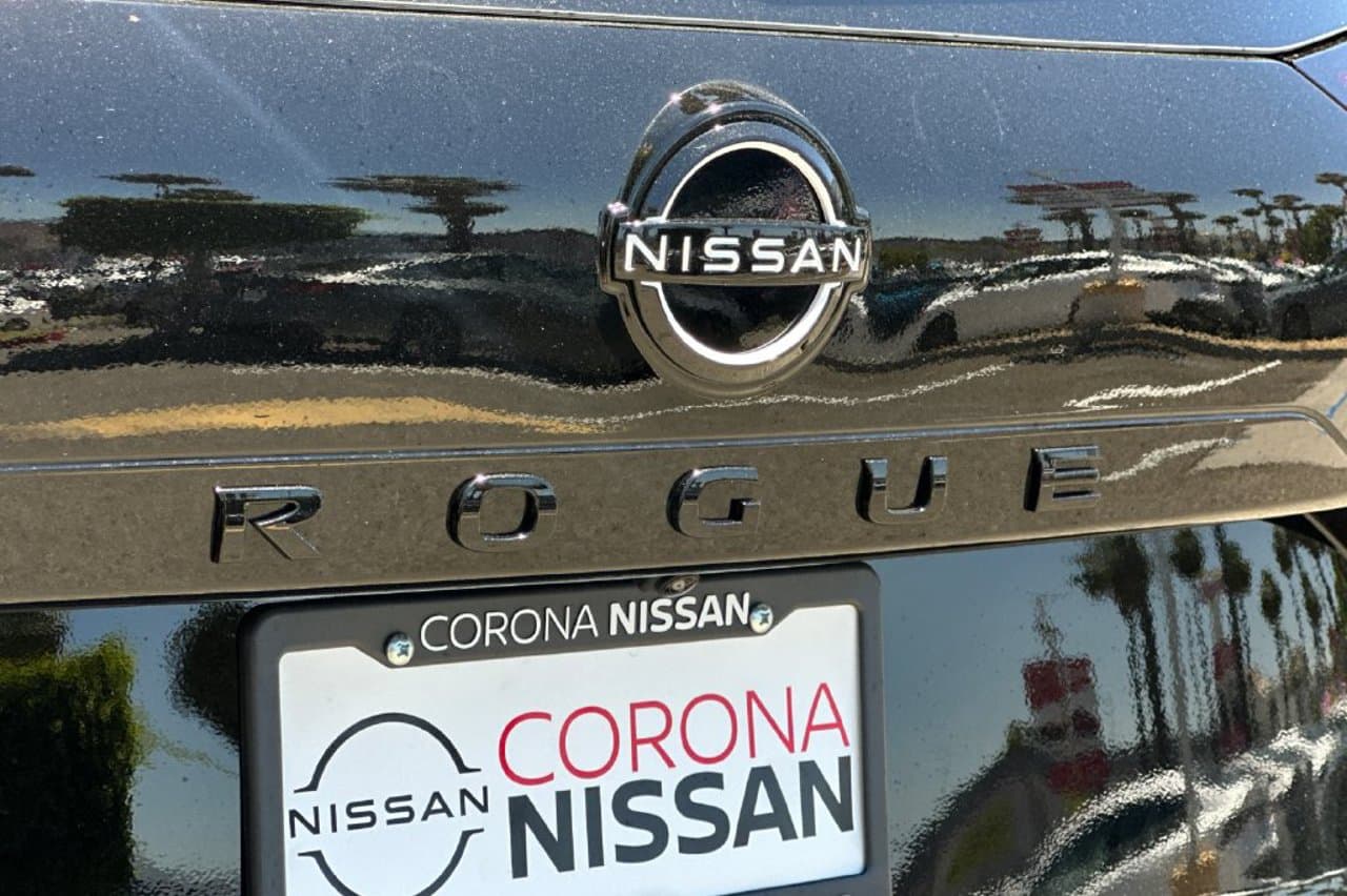 2026 Nissan Rogue Dark Armor 24