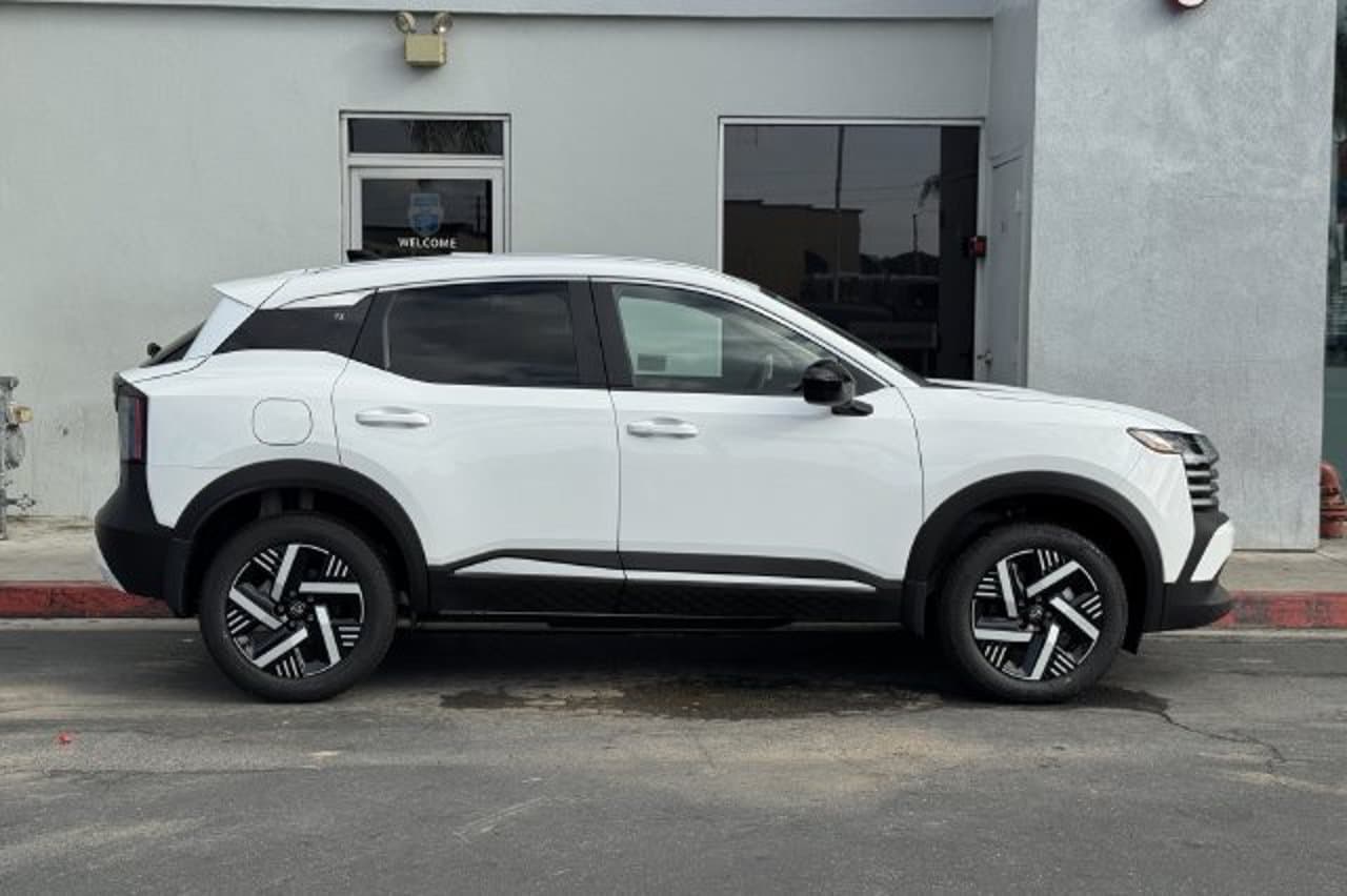 2027 Nissan Kicks SV 2