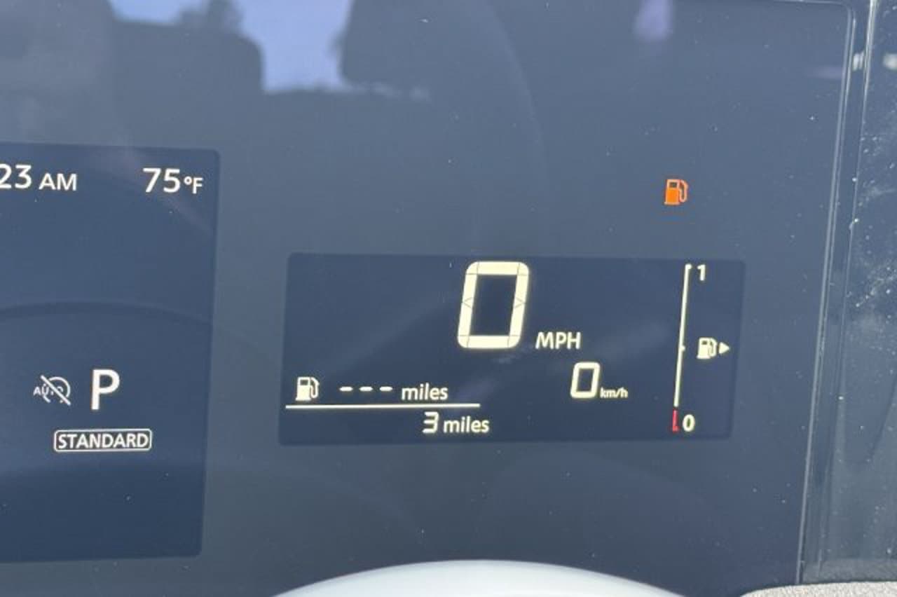 2027 Nissan Kicks SV 18