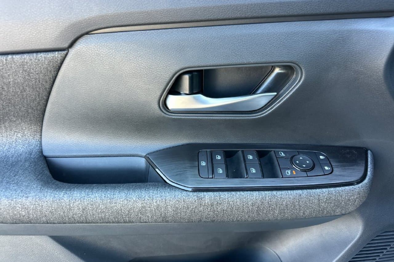 2027 Nissan Kicks SV 8