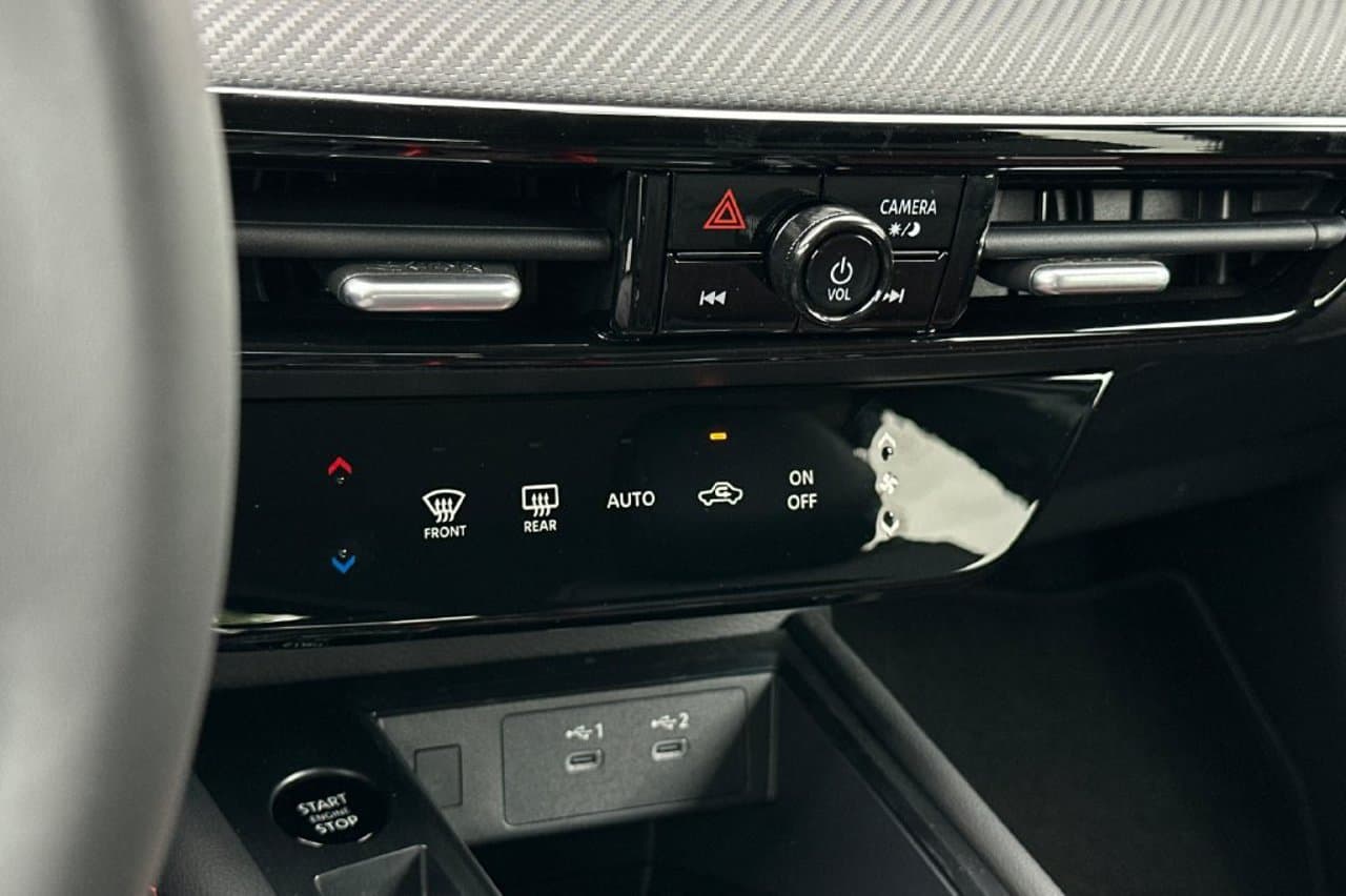 2027 Nissan Kicks SR 17