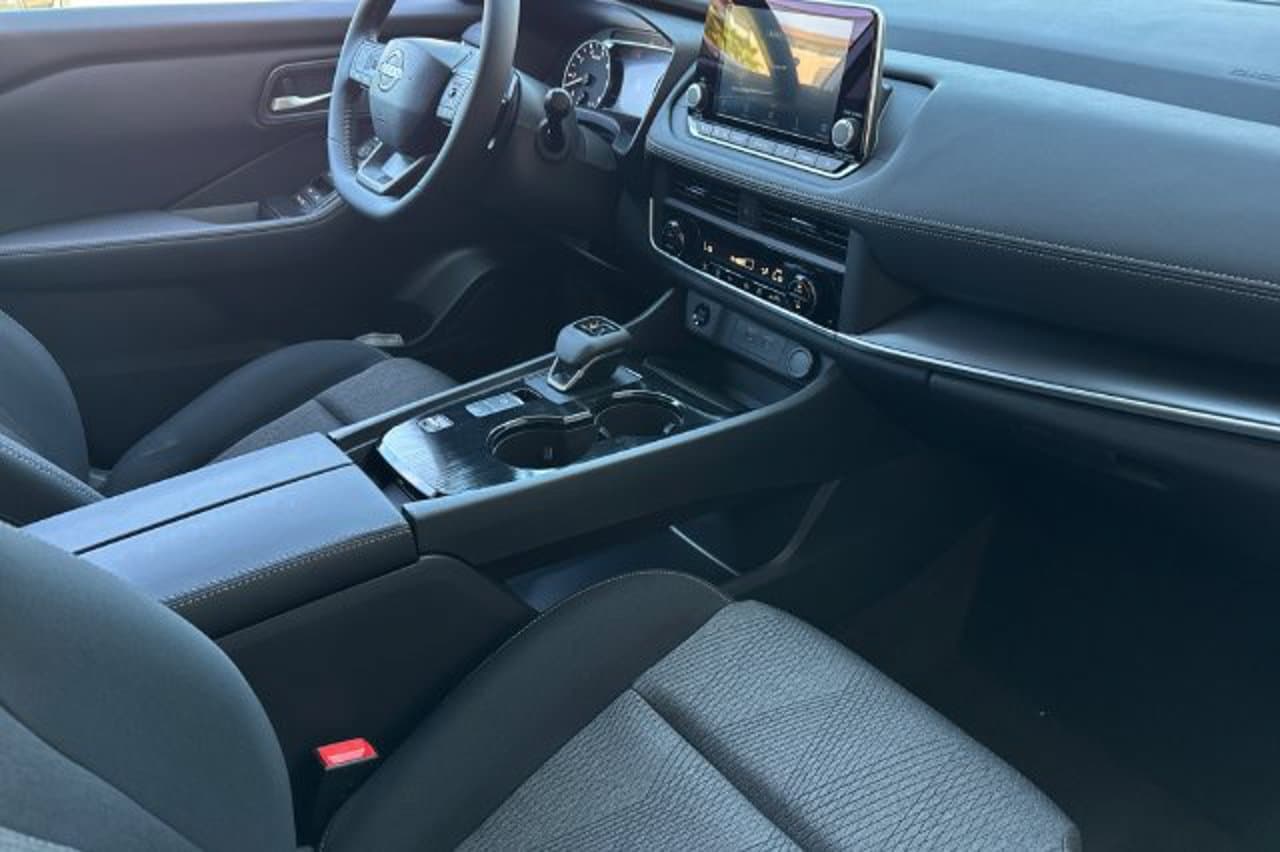 2026 Nissan Rogue SV 13